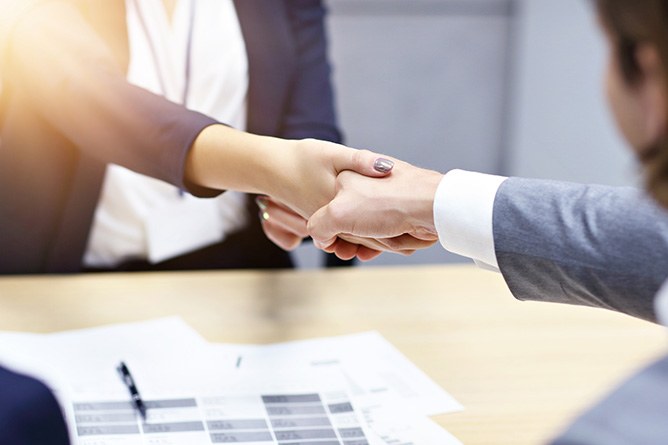 handshake_Vertrag